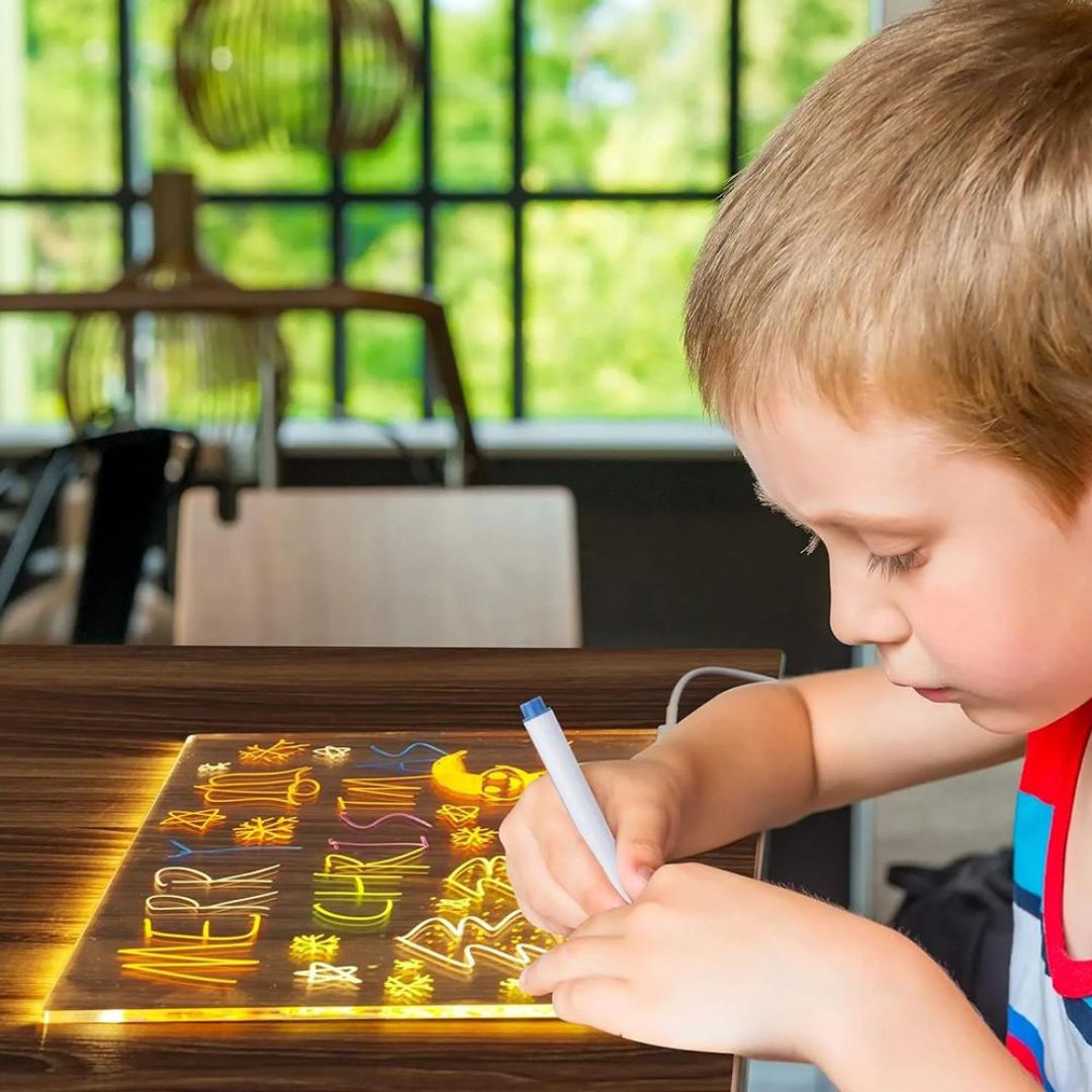 Neuheiten | Leuchtendes LED Zeichenbrett für Kinder